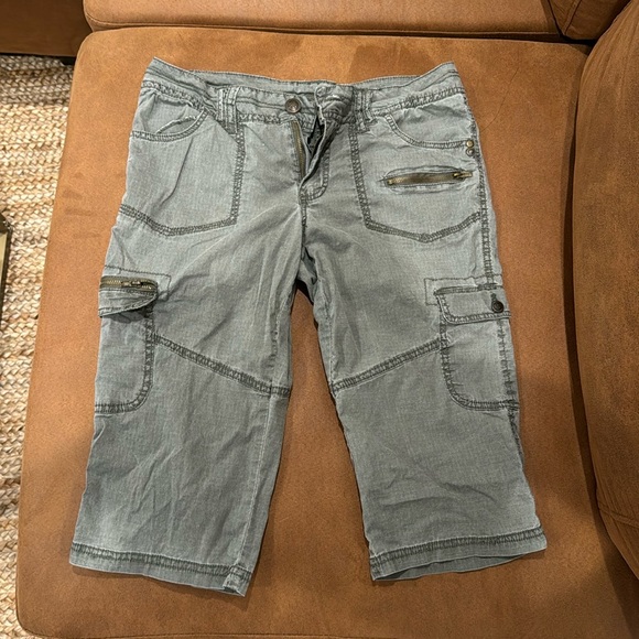 Dark grey greenish Y2K capris - Picture 1 of 3